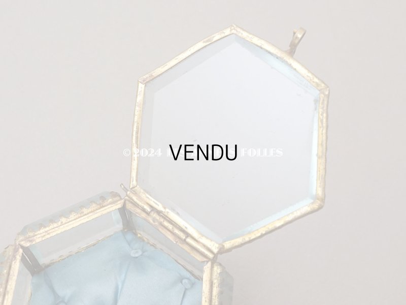 画像10: 19世紀末 アンティーク ジュエリーボックス 6角形 スモーキーブルーのシルク製クッション