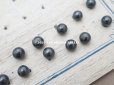 画像3: アンティーク 極小 6mm カット入り チャコールグレーのパールボタン 11ピース 台紙付き (3)