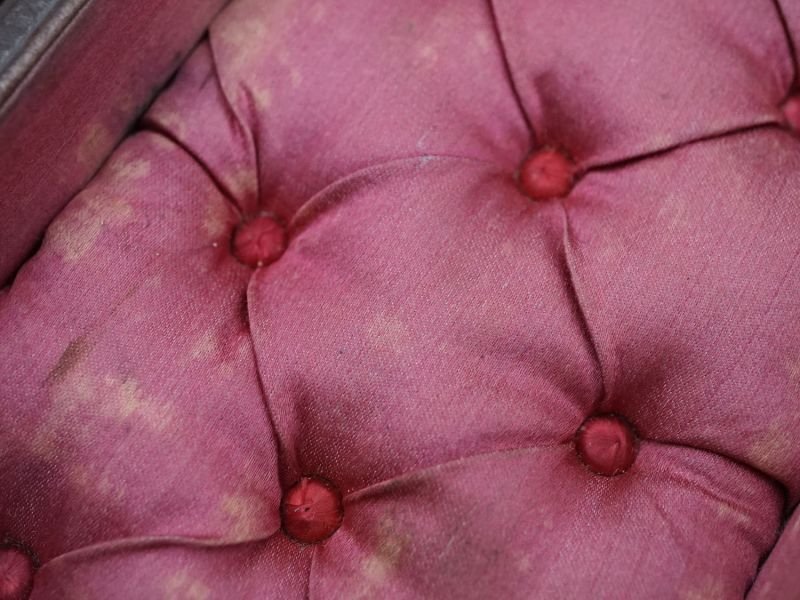 画像21: アンティーク 本革製 ジュエリーケース ボルドー色のシルク製クッション