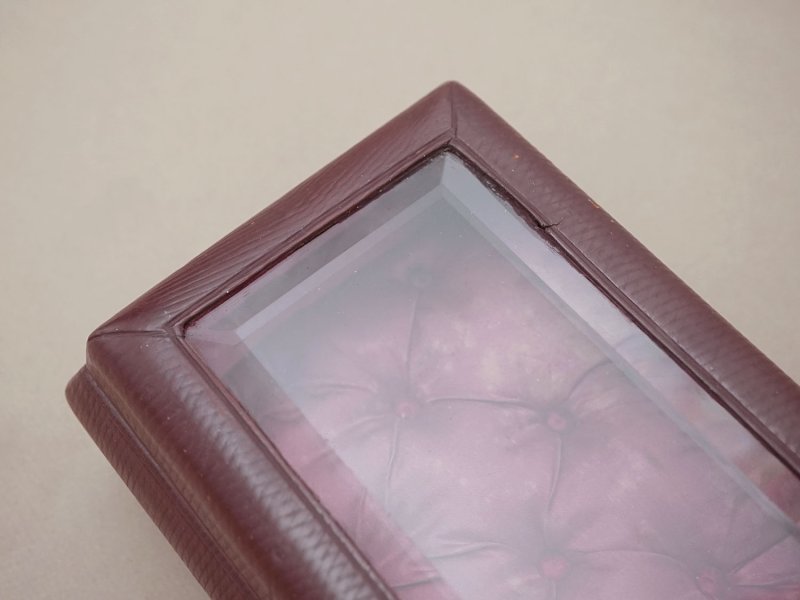 画像4: アンティーク 本革製 ジュエリーケース ボルドー色のシルク製クッション