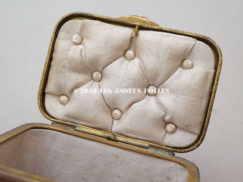 画像16: 19世紀 アンティーク 鈴蘭のジュエリーケース ブレッサン・エナメル パールの装飾 シルククッション付
