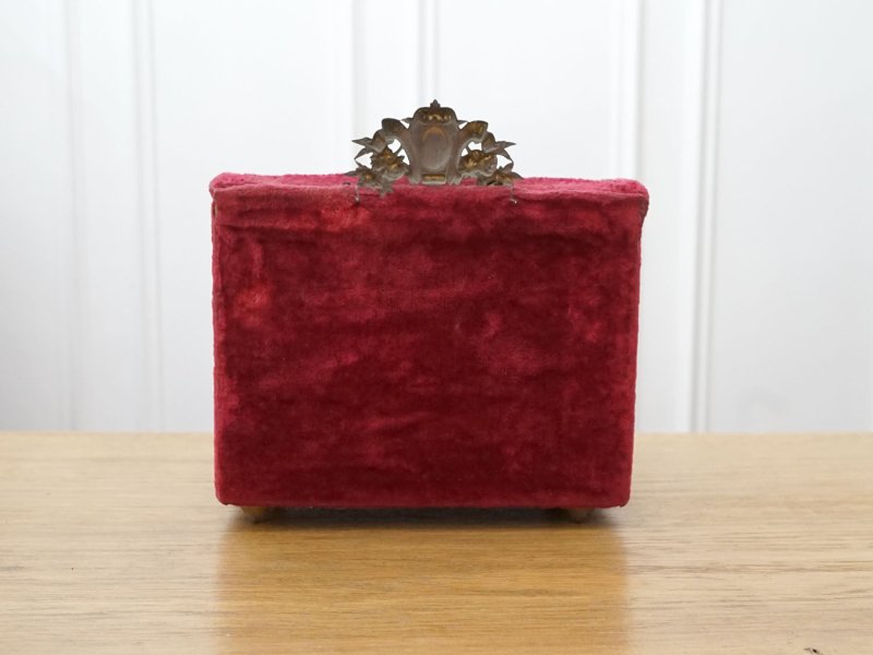 画像3: 19世紀末 アンティーク グローブ・ド・マリエのガラスケース プレザントワール 赤紫 シルクベルベットのフレーム