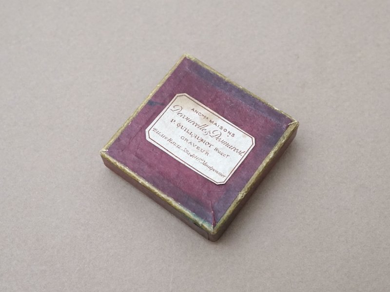 画像5: 19世紀末 アンティーク 家紋入り 小さな紙箱 ボルドー 