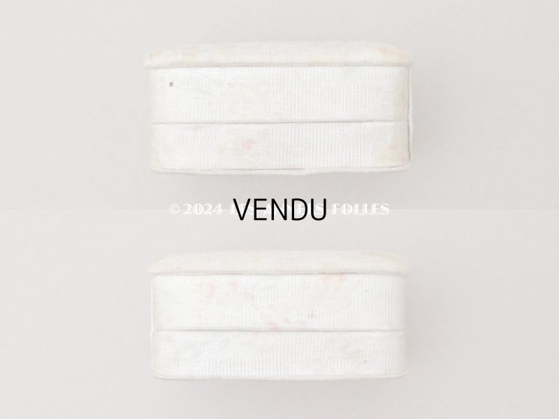 画像4: 1900年頃 アンティーク ジュエリーボックス  花模様のシルク地