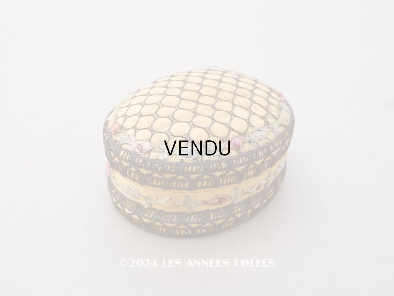 画像1: *蚤の市*アンティーク シルク製ロココトリム付 パウダーボックス