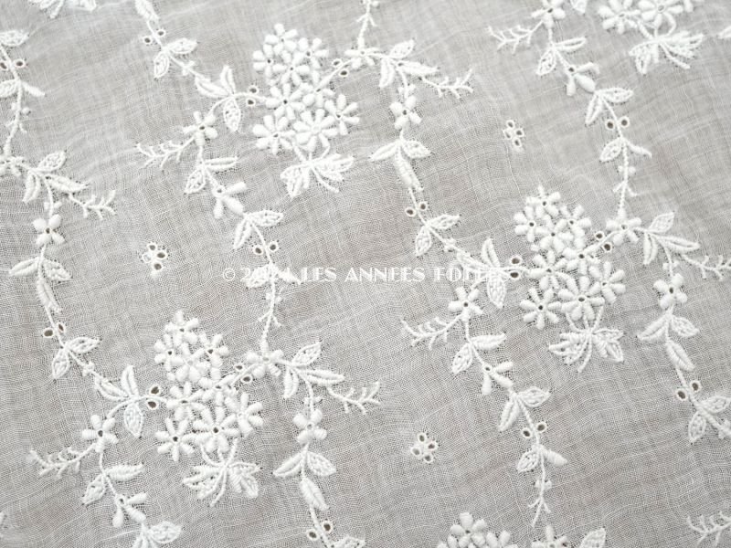 画像3: アンティーク 花模様の刺繍入り リノン ファブリック 幅110cm