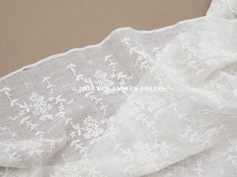 画像5: アンティーク 花模様の刺繍入り リノン ファブリック 幅110cm