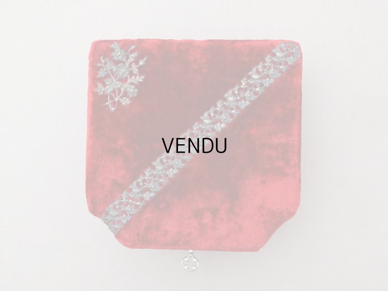 画像13: 19世紀末 アンティーク バカラ社のクリスタル香水瓶入り 裁縫箱 レッド＆パウダーブルー ベルベット＆シルククッション