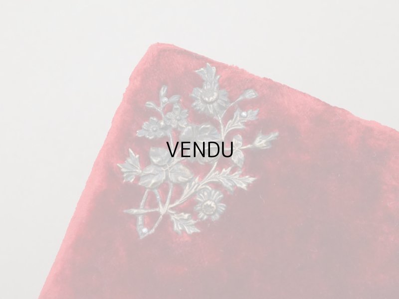 画像14: 19世紀末 アンティーク バカラ社のクリスタル香水瓶入り 裁縫箱 レッド＆パウダーブルー ベルベット＆シルククッション