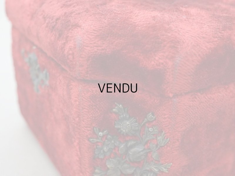 画像23: 19世紀末 アンティーク バカラ社のクリスタル香水瓶入り 裁縫箱 レッド＆パウダーブルー ベルベット＆シルククッション