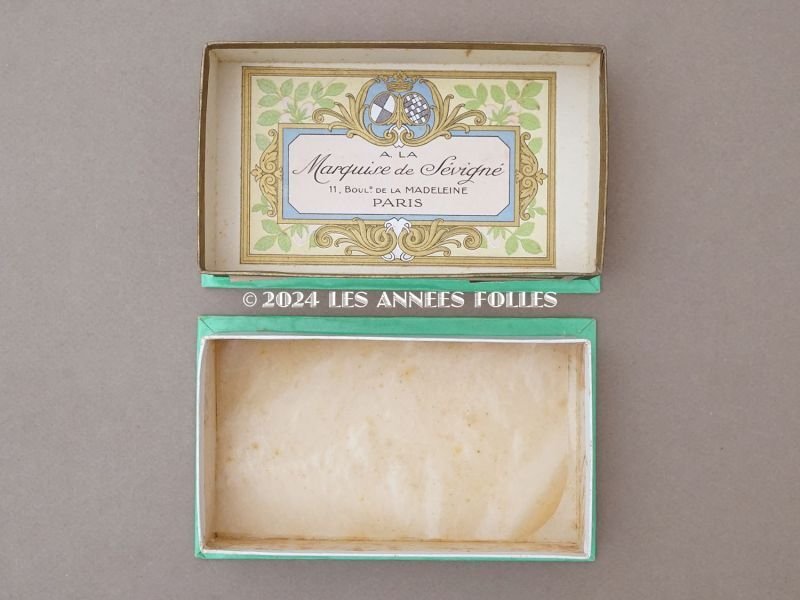 画像5: 19世紀末 アンティーク 『マルキーズ・ ドゥ・セヴィニエ』のお菓子箱  LES SEVIGNETTES GRIGNAN - MARQUISE DE SEVIGNE PARIS -