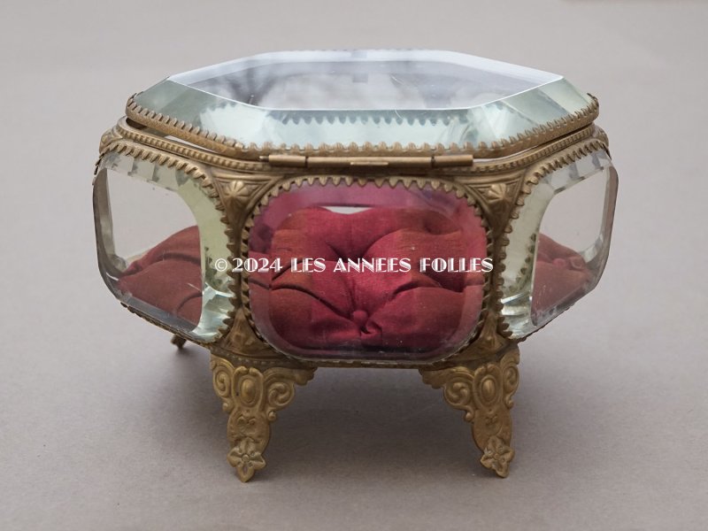 画像12: 19世紀 アンティーク 大きなジュエリーボックス 六角形 ワイン色のシルク製クッション