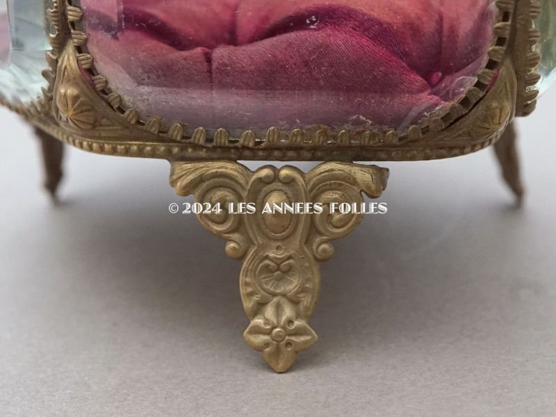 画像17: 19世紀 アンティーク 大きなジュエリーボックス 六角形 ワイン色のシルク製クッション