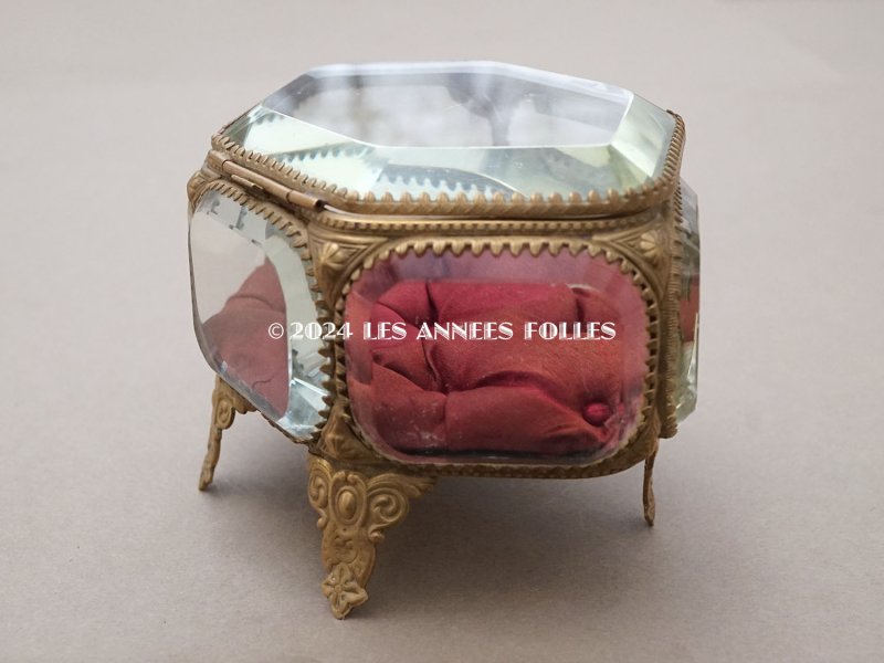 画像13: 19世紀 アンティーク 大きなジュエリーボックス 六角形 ワイン色のシルク製クッション