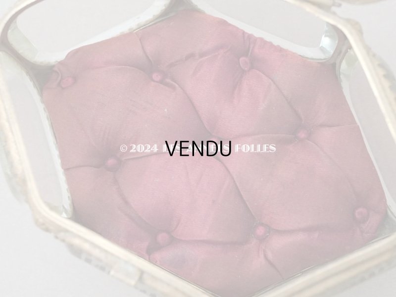 画像7: 19世紀 アンティーク 大きなジュエリーボックス 六角形 ワイン色のシルク製クッション