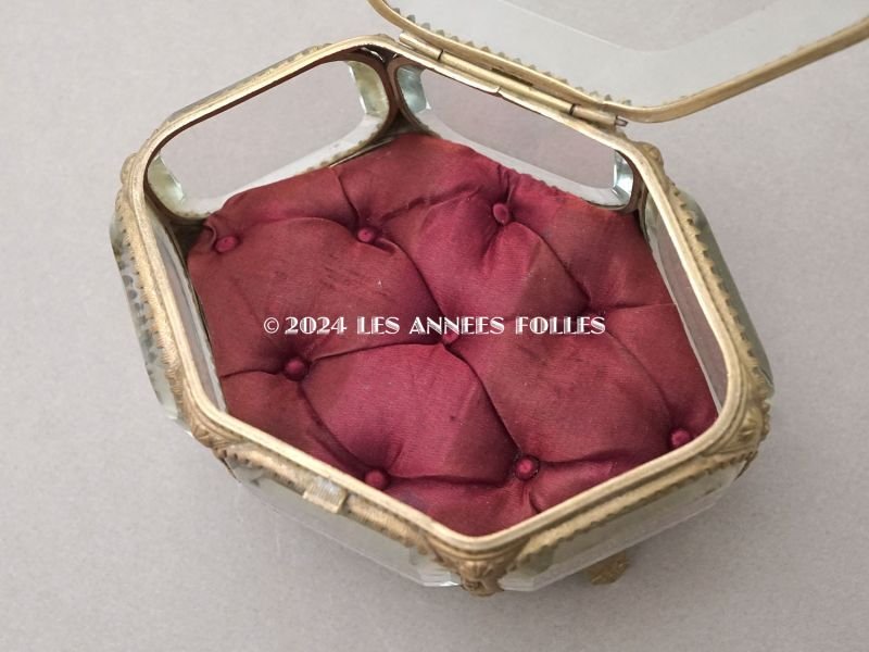 画像6: 19世紀 アンティーク 大きなジュエリーボックス 六角形 ワイン色のシルク製クッション