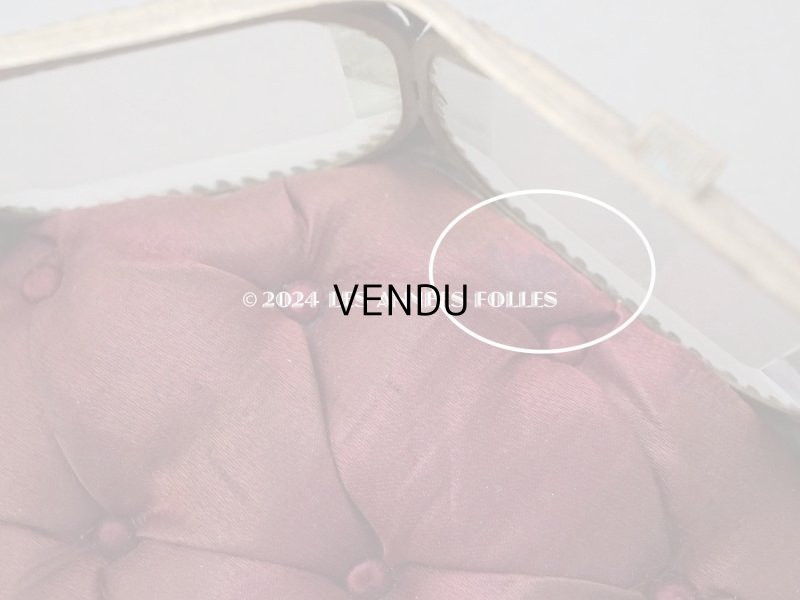 画像9: 19世紀 アンティーク 大きなジュエリーボックス 六角形 ワイン色のシルク製クッション