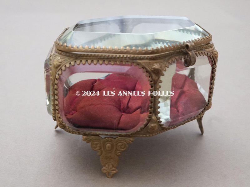 画像14: 19世紀 アンティーク 大きなジュエリーボックス 六角形 ワイン色のシルク製クッション