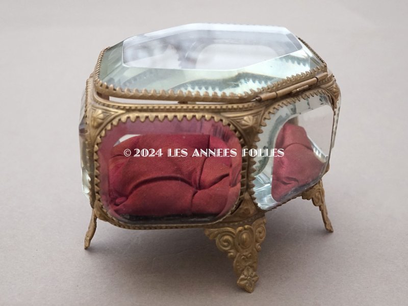 画像16: 19世紀 アンティーク 大きなジュエリーボックス 六角形 ワイン色のシルク製クッション