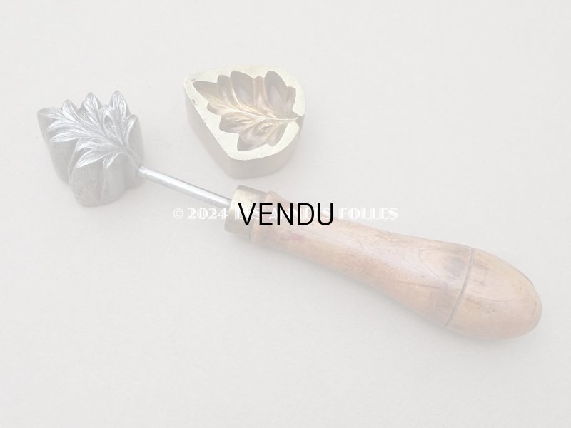 画像2: 19世紀末 アンティーク  こて 西洋菊のリーフ 型押し 