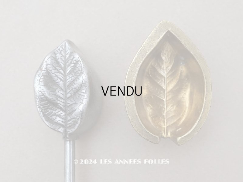 画像1: 19世紀末 アンティーク  こて 薔薇のリーフ 型押し 