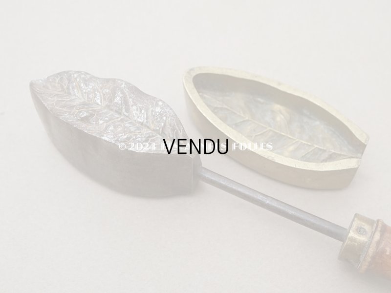 画像3: 19世紀末 アンティーク  こて リーフ 型押し 