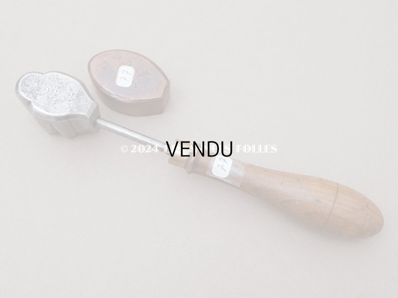 画像4: 19世紀末 アンティーク  こて 薔薇のリーフ 型押し 