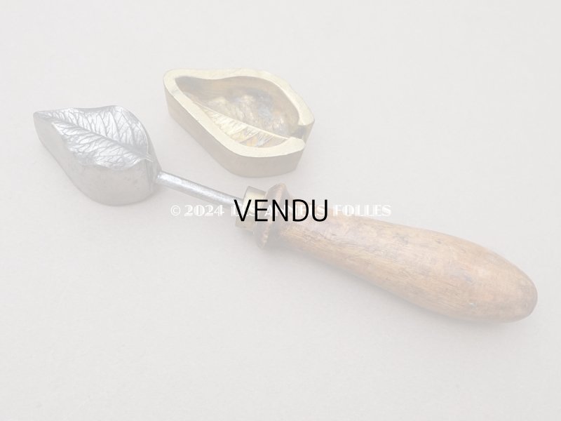 画像2: 19世紀末 アンティーク  こて リーフ 型押し 