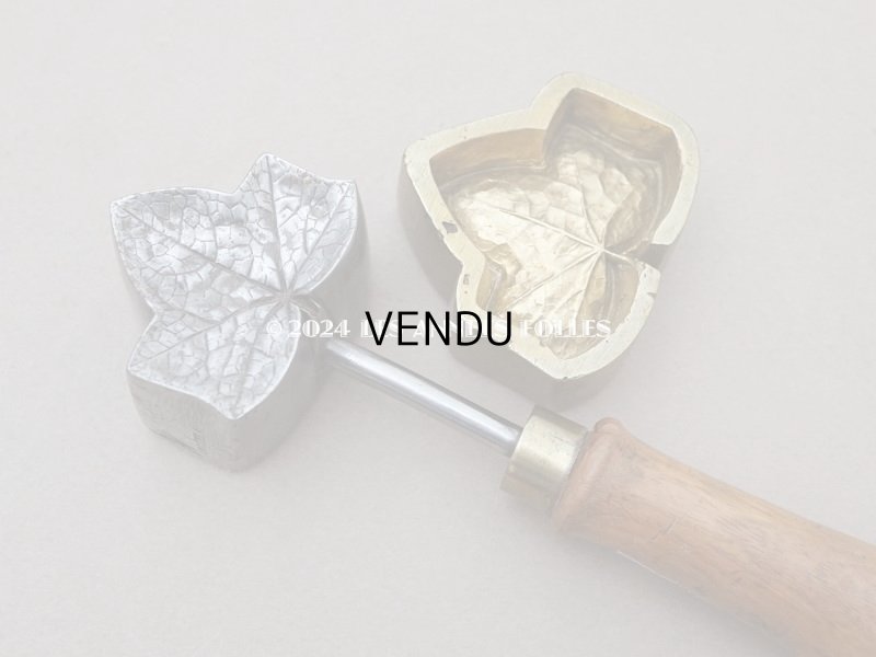 画像5: 19世紀末 アンティーク  こて & 抜き型 アイビーのリーフ 3点セット