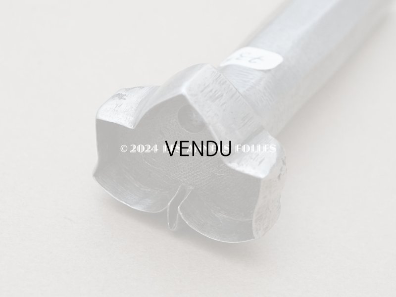 画像2: 19世紀末 アンティーク  こて & 抜き型 アイビーのリーフ 3点セット