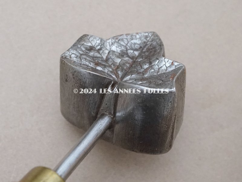 画像7: 19世紀末 アンティーク  こて & 抜き型 アイビーのリーフ 3点セット