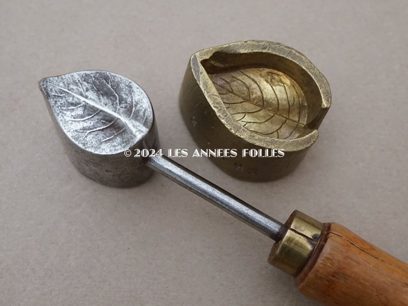 画像4: 19世紀末 アンティーク  こて 薔薇のリーフ 型押し 2点セット