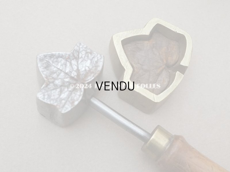 画像6: 19世紀末 アンティーク  こて & 抜き型 アイビーのリーフ 3点セット