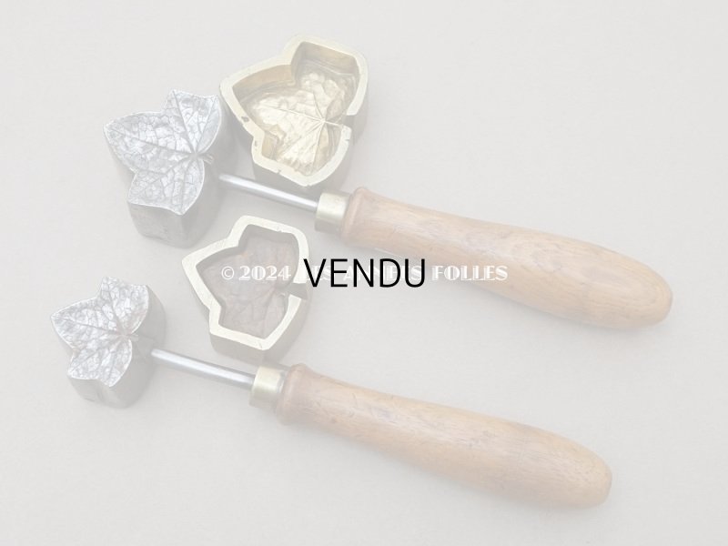 画像4: 19世紀末 アンティーク  こて & 抜き型 アイビーのリーフ 3点セット