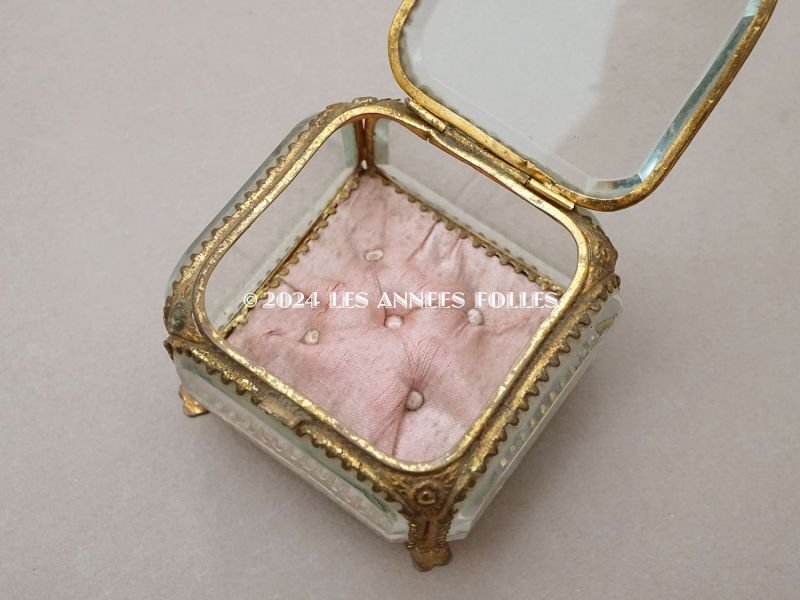 画像11: 19世紀末 アンティーク ジュエリーボックス ピンクのシルククッション