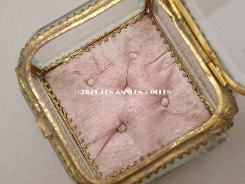 画像12: 19世紀末 アンティーク ジュエリーボックス ピンクのシルククッション