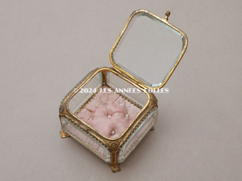 画像9: 19世紀末 アンティーク ジュエリーボックス ピンクのシルククッション