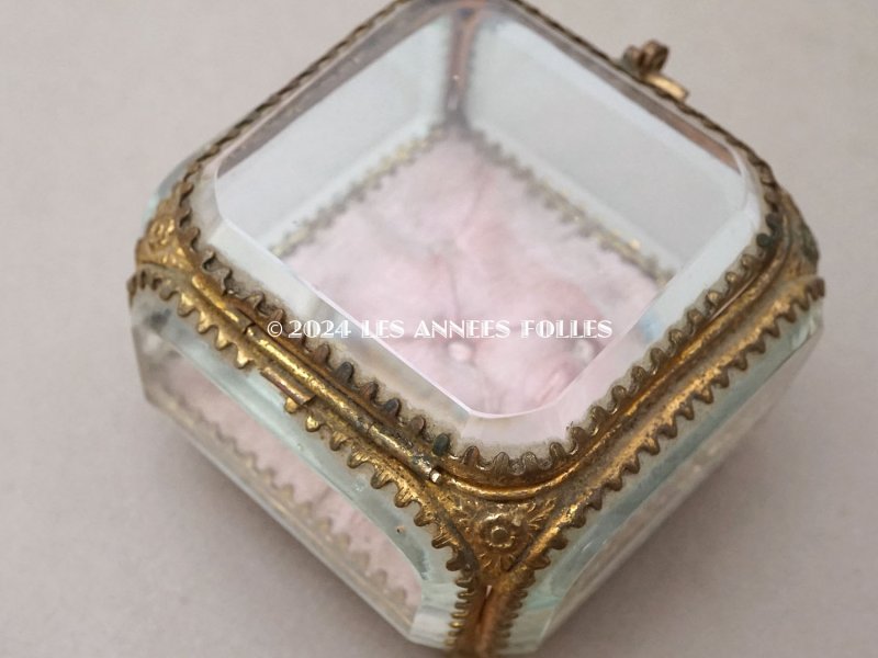 画像6: 19世紀末 アンティーク ジュエリーボックス ピンクのシルククッション