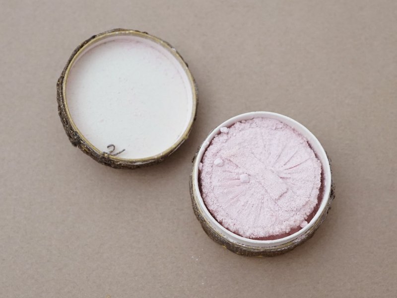 画像5: アンティーク ロココモチーフ 小さなパウダーボックス パフ付き