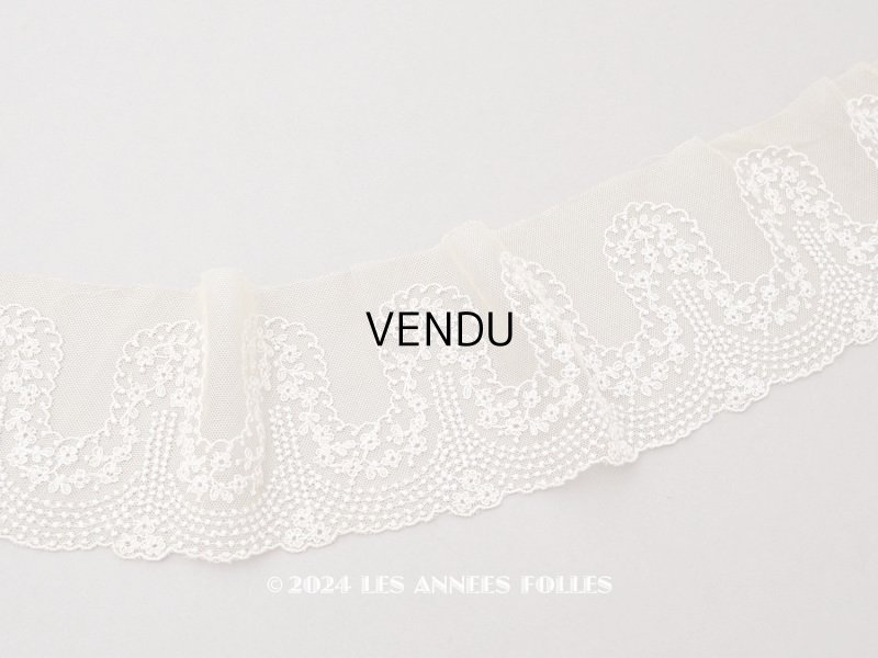 画像1: アンティーク 花の刺繍入り 幅広レース ベーシュ 幅9.7cm