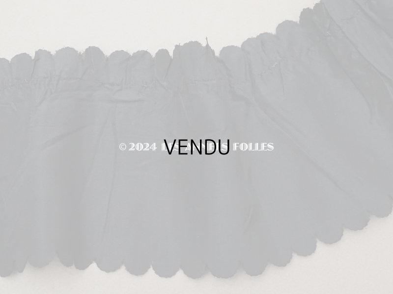 画像2: 1900年頃 アンティーク シルク製 リボン 黒 4.75m 幅11.8cm ドレスの裾