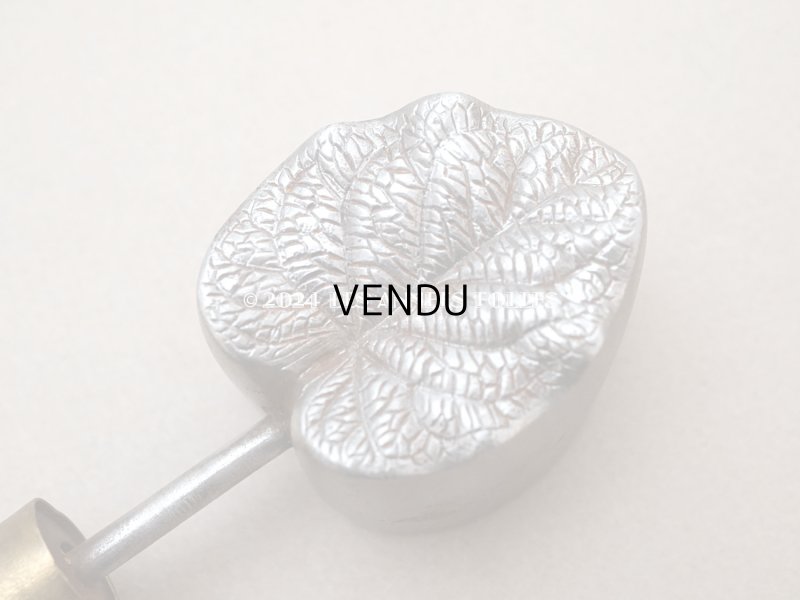 画像4: 19世紀末 アンティーク  こて 菫のリーフ 型押し 