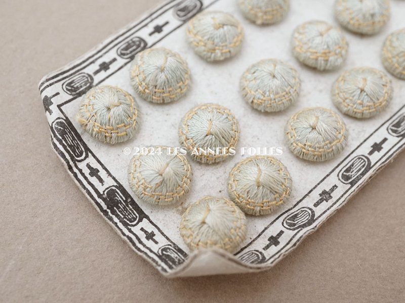 画像2: 1850年頃 アンティーク シルク製 くるみボタン パウダーブルー 10mm 6ピースのセット