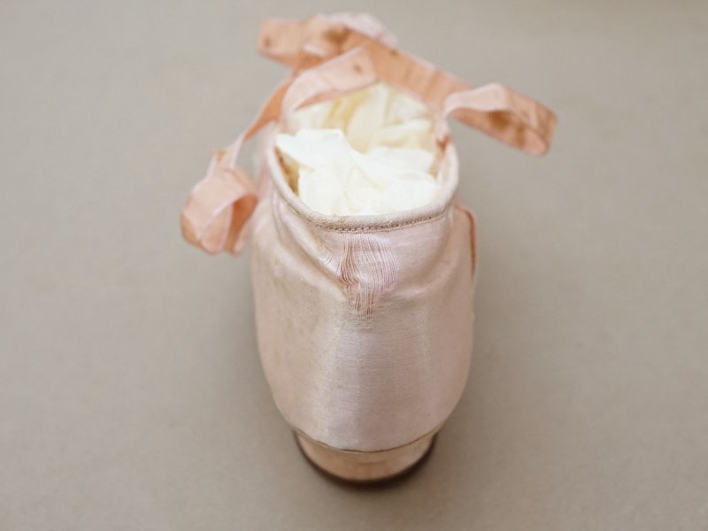 画像12: 1900年頃 アンティーク リボン付きシューズ パウダーピンクのシルクサテン 