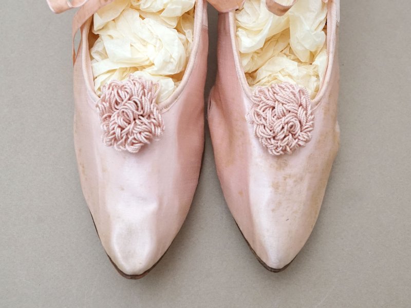 画像5: 1900年頃 アンティーク リボン付きシューズ パウダーピンクのシルクサテン 