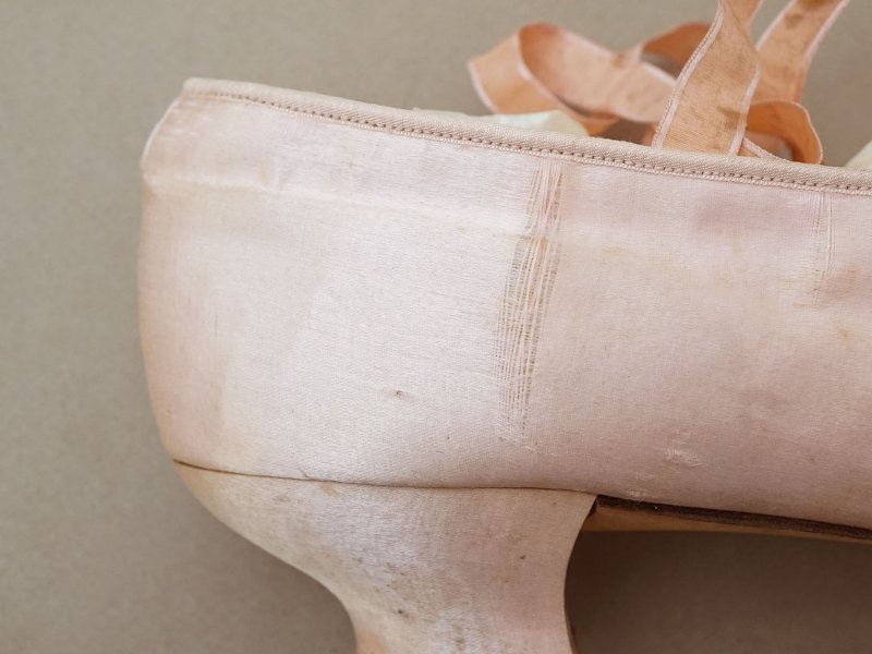 画像10: 1900年頃 アンティーク リボン付きシューズ パウダーピンクのシルクサテン 