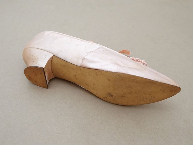 画像13: 1900年頃 アンティーク リボン付きシューズ パウダーピンクのシルクサテン 