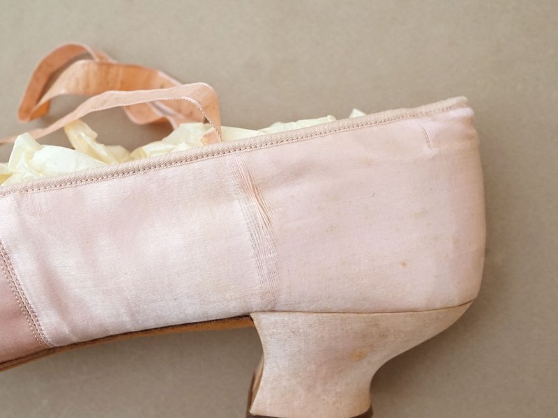 画像15: 1900年頃 アンティーク リボン付きシューズ パウダーピンクのシルクサテン 