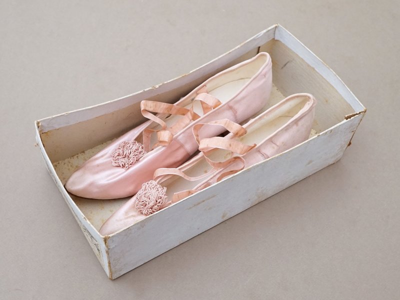 画像3: 1900年頃 アンティーク リボン付きシューズ パウダーピンクのシルクサテン 