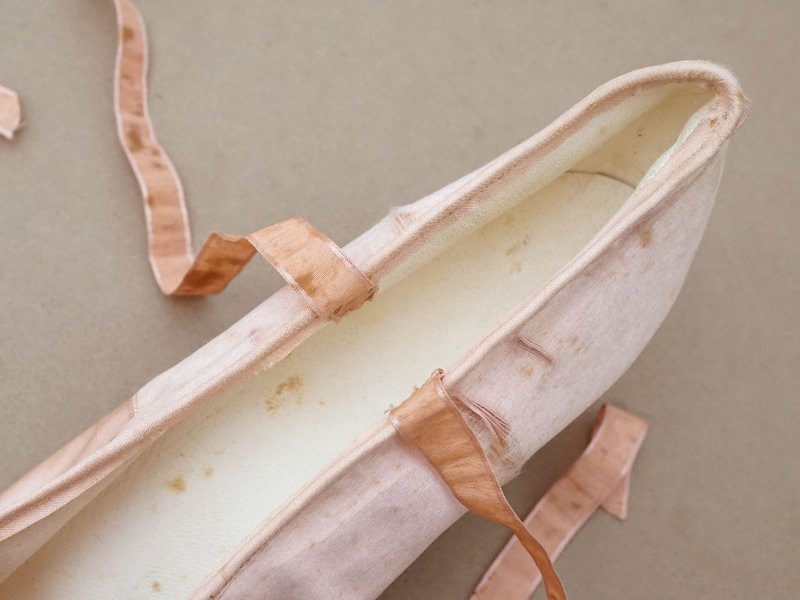 画像20: 1900年頃 アンティーク リボン付きシューズ パウダーピンクのシルクサテン 